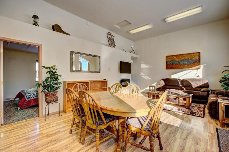 Cascade Lake Inn image