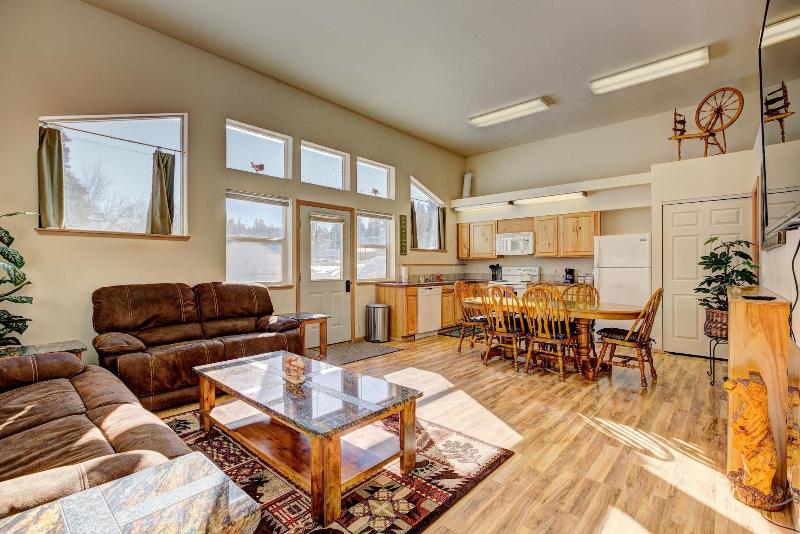 Cascade Lake Inn image