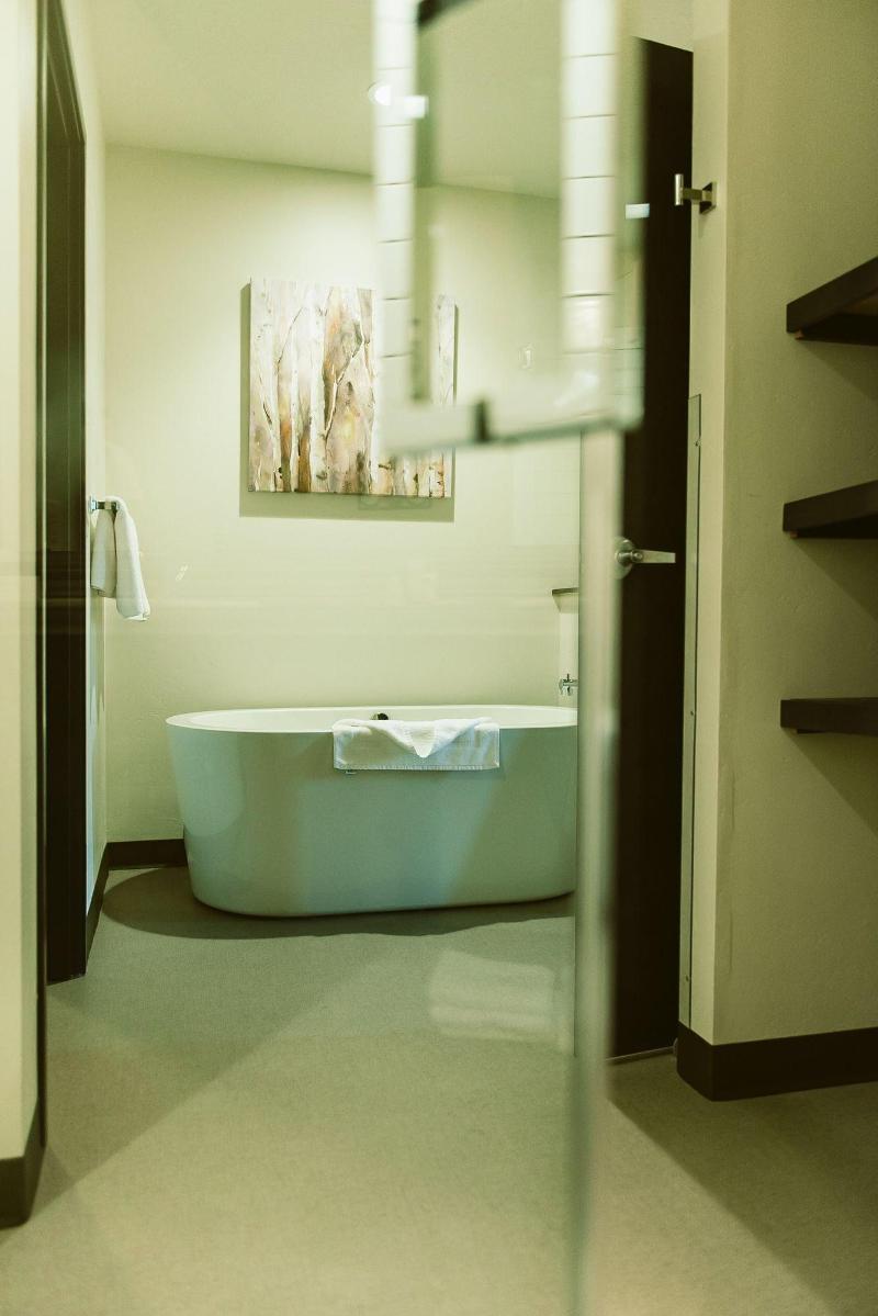 Silver Creek Hotel image