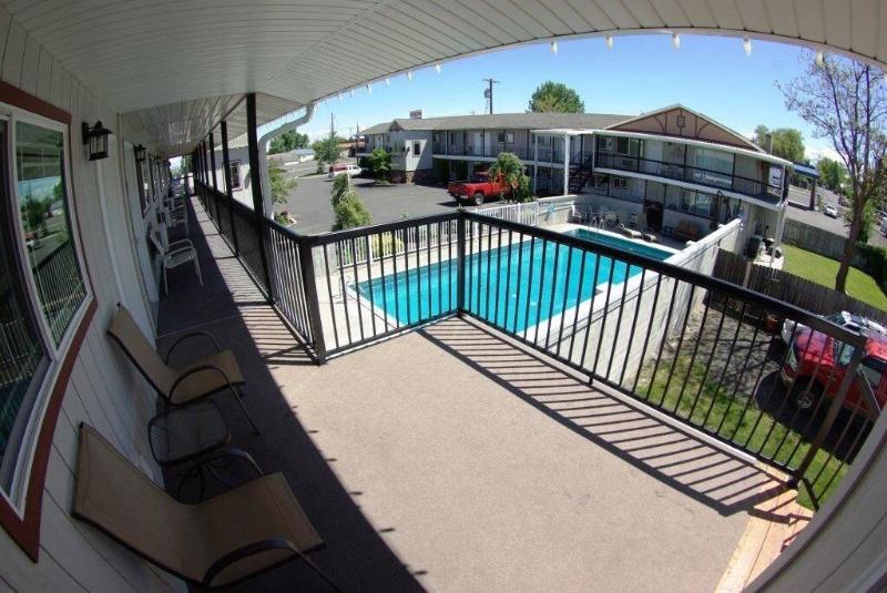 Gateway Inn image