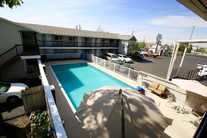 Gateway Inn image
