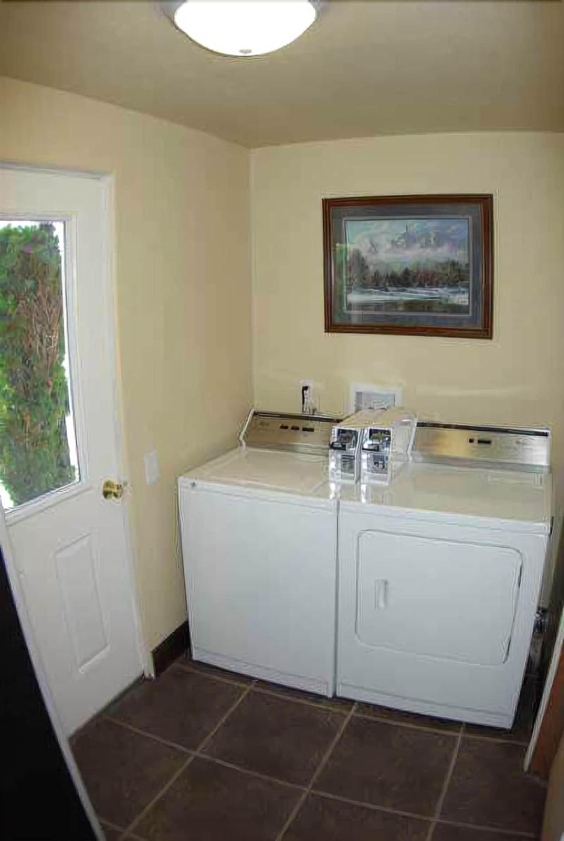 Gateway Inn image