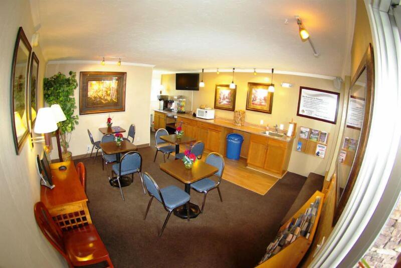 Gateway Inn image