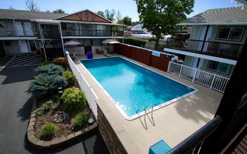 Gateway Inn image
