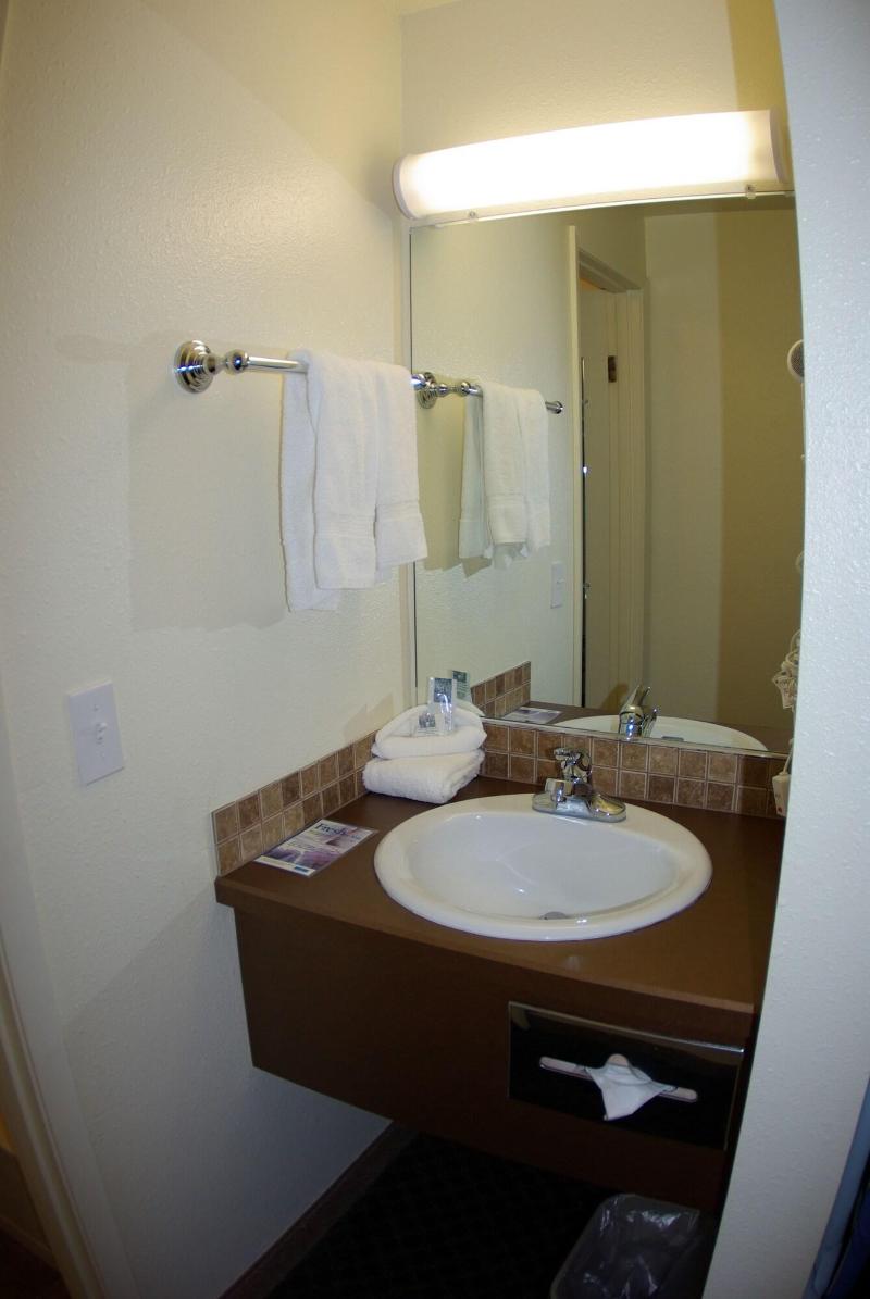 Gateway Inn image