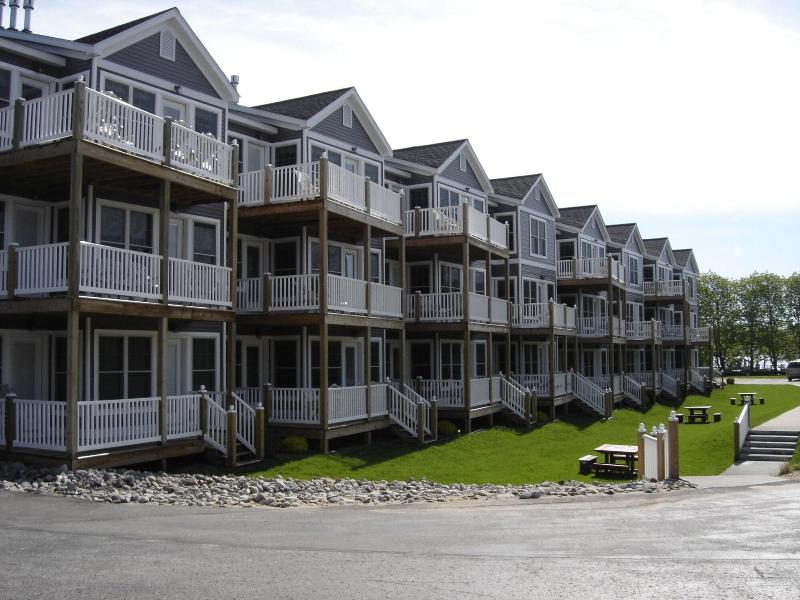 Harbor Lights Resort — exterior view
