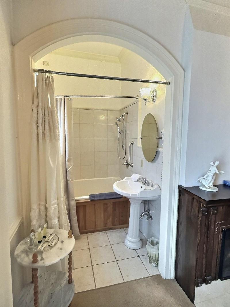 Lasalle Guest House image