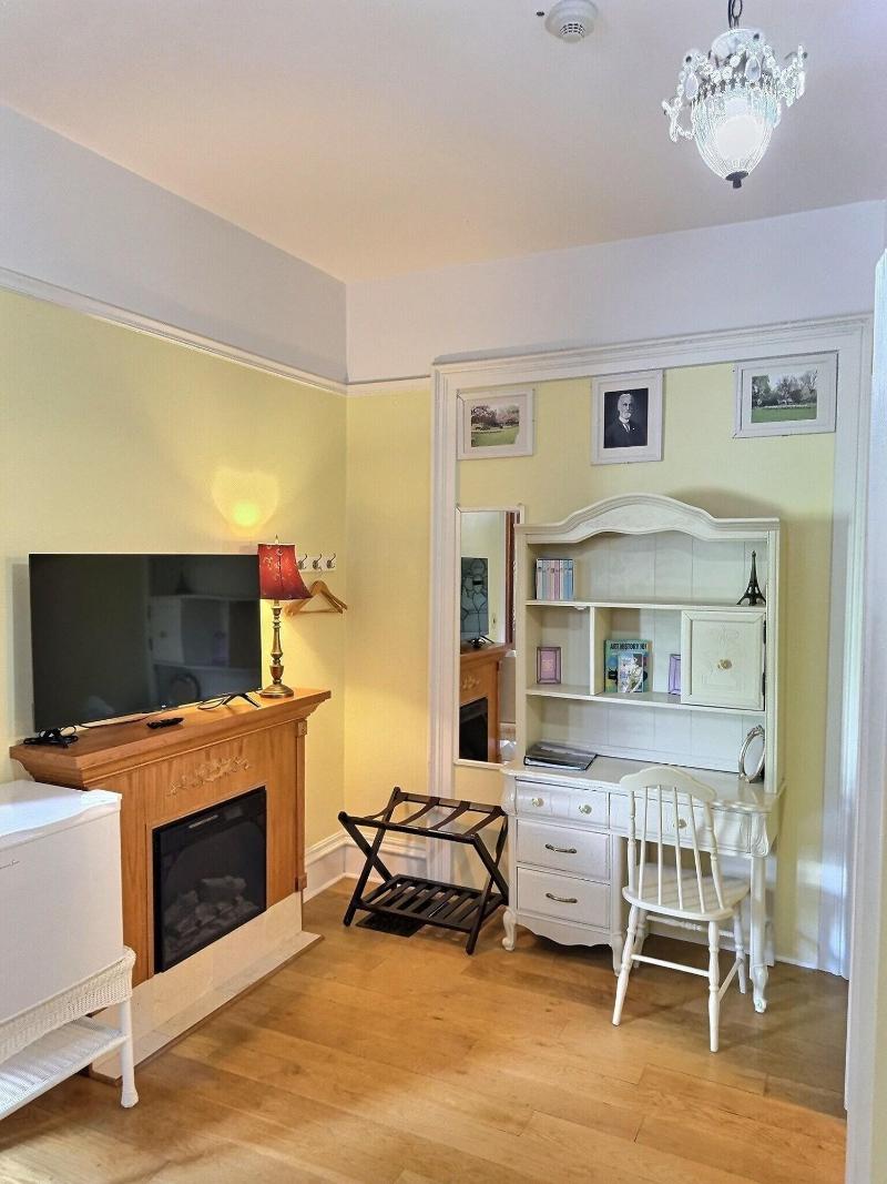 Lasalle Guest House image