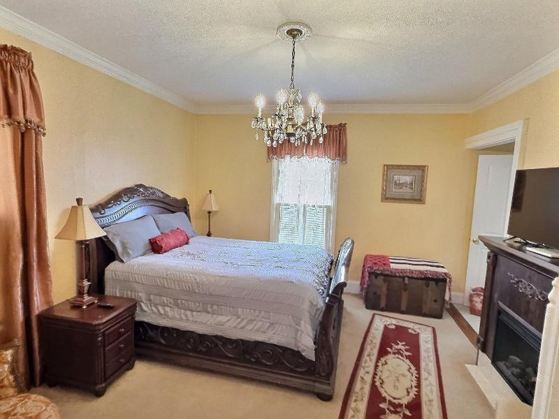 Lasalle Guest House image