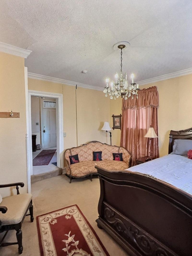Lasalle Guest House image
