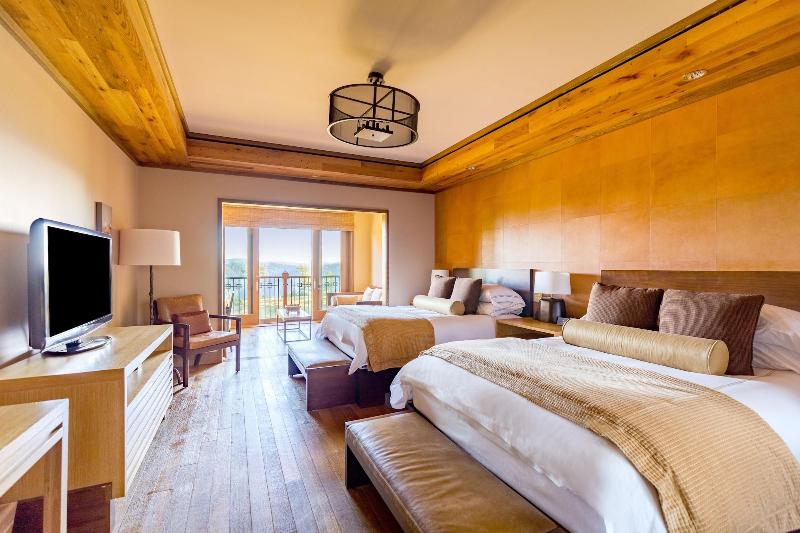 Lodge And Cottages At Primland image