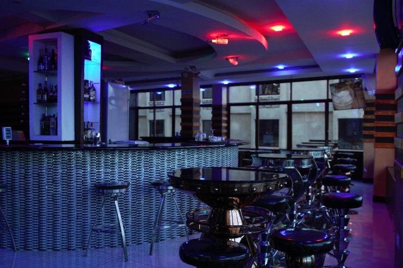 TrippleO's Hotel image