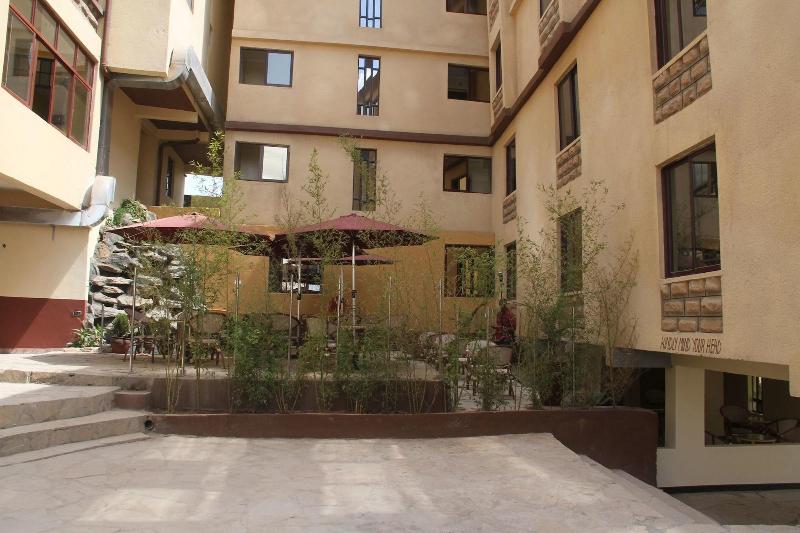 TrippleO's Hotel image