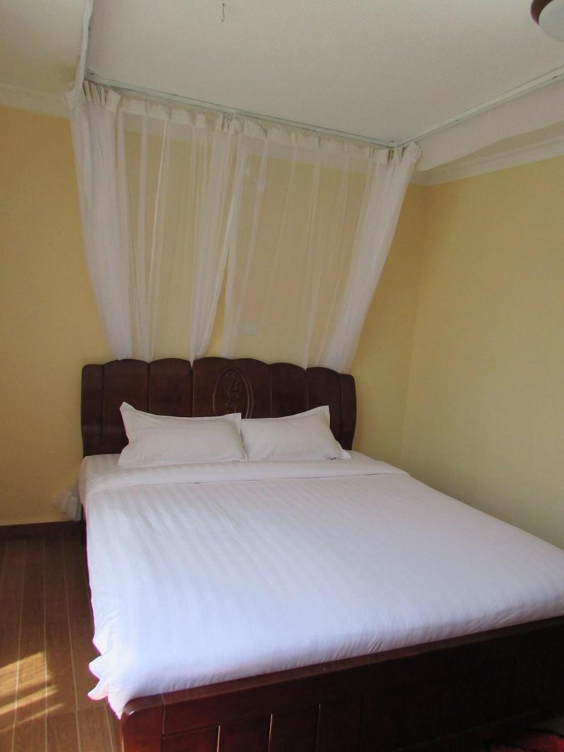 TrippleO's Hotel image