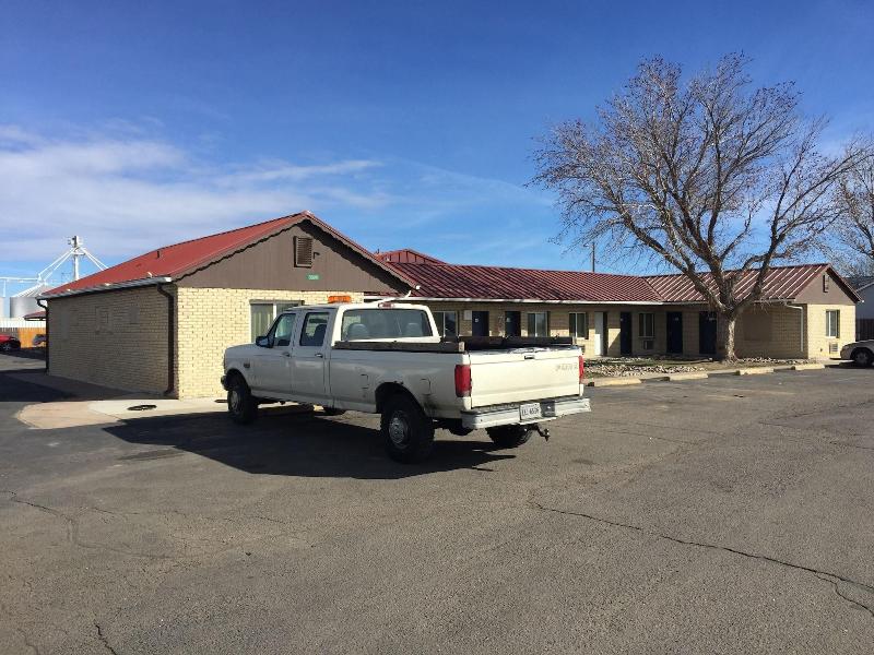 Country Manor Motel Watkins — general view