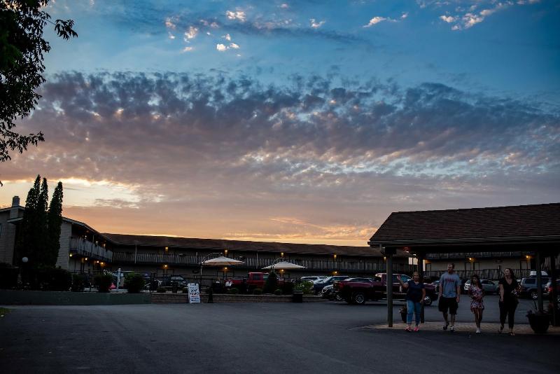 Capt. Thomson's Resort image