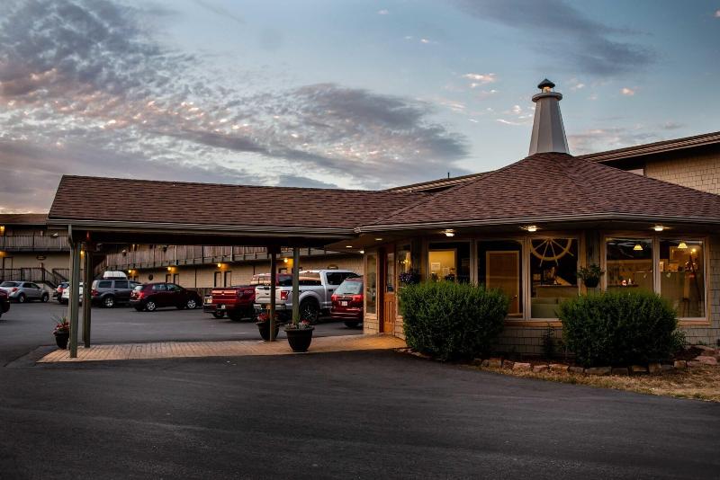 Capt. Thomson's Resort image