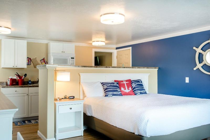 Capt. Thomson's Resort image