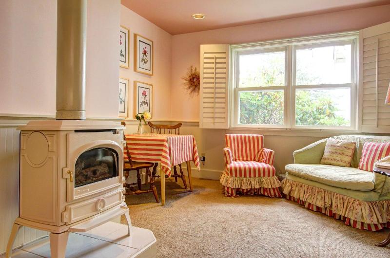 Country Cottage Of Langley image