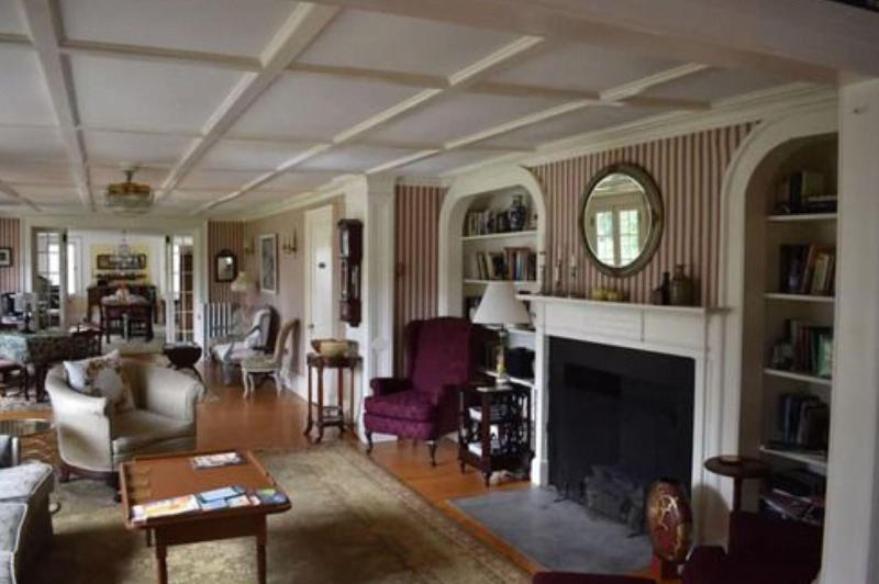 Harbour House Inn image