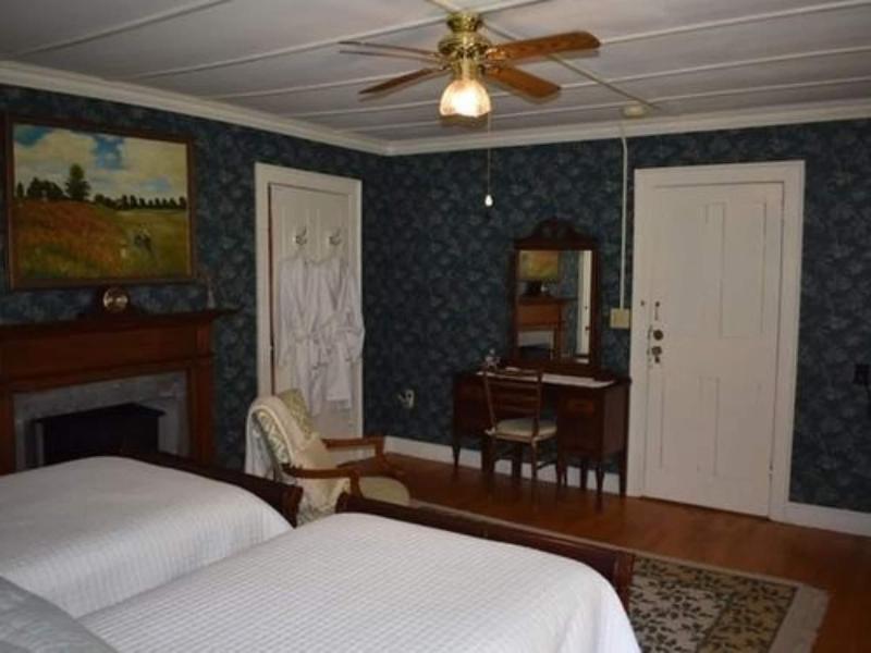 Harbour House Inn image