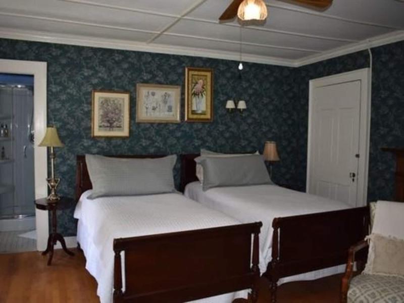 Harbour House Inn image