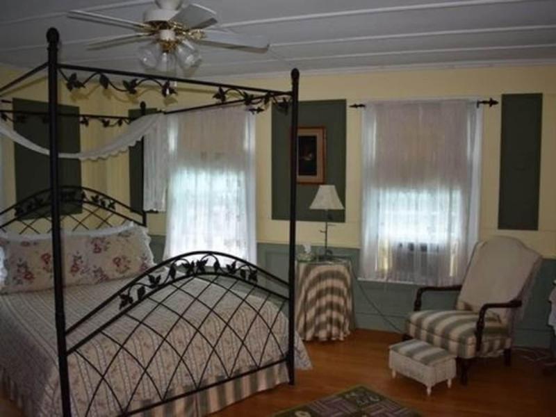 Harbour House Inn image