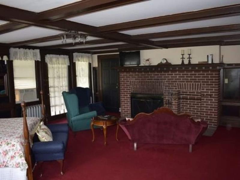 Harbour House Inn image