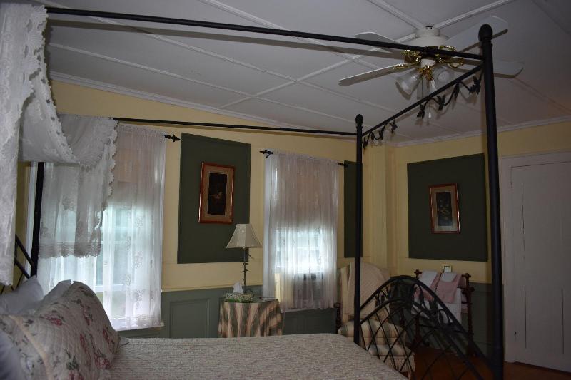 Harbour House Inn image