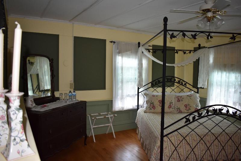 Harbour House Inn image