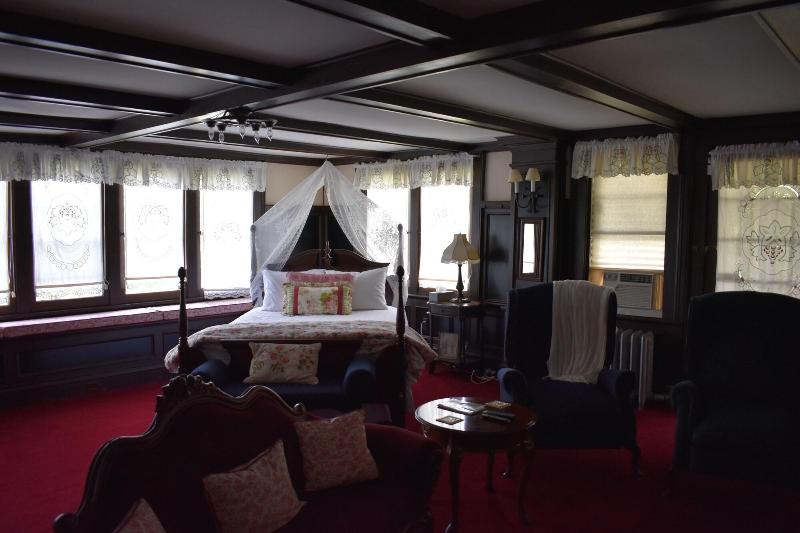 Harbour House Inn image