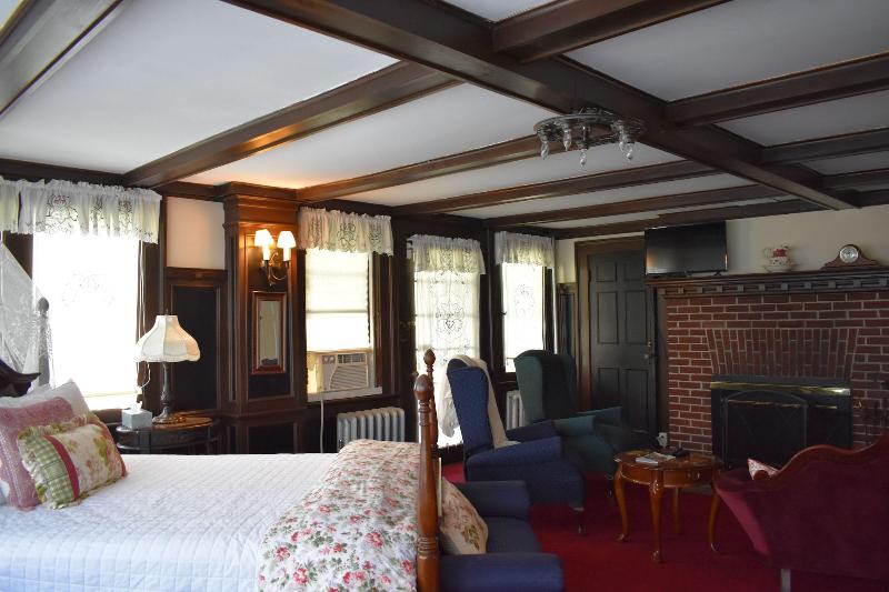 Harbour House Inn image