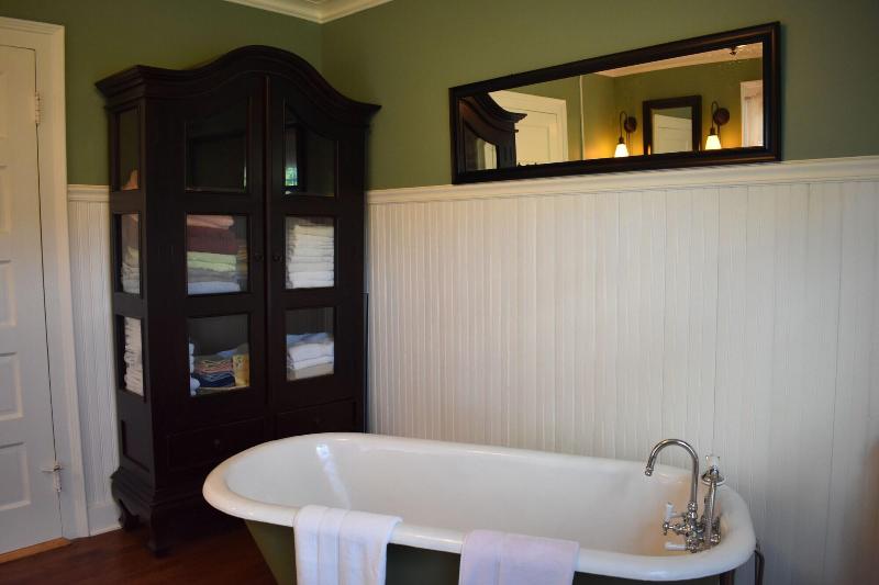 Harbour House Inn image