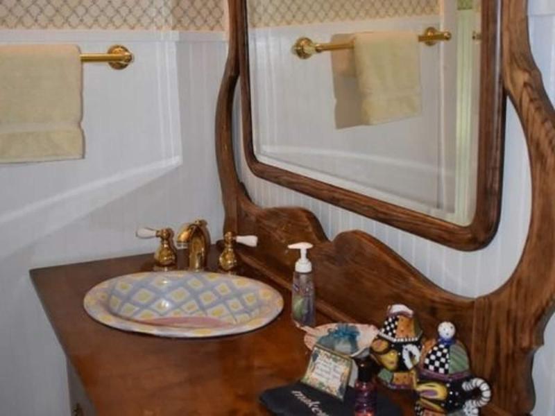 Harbour House Inn image