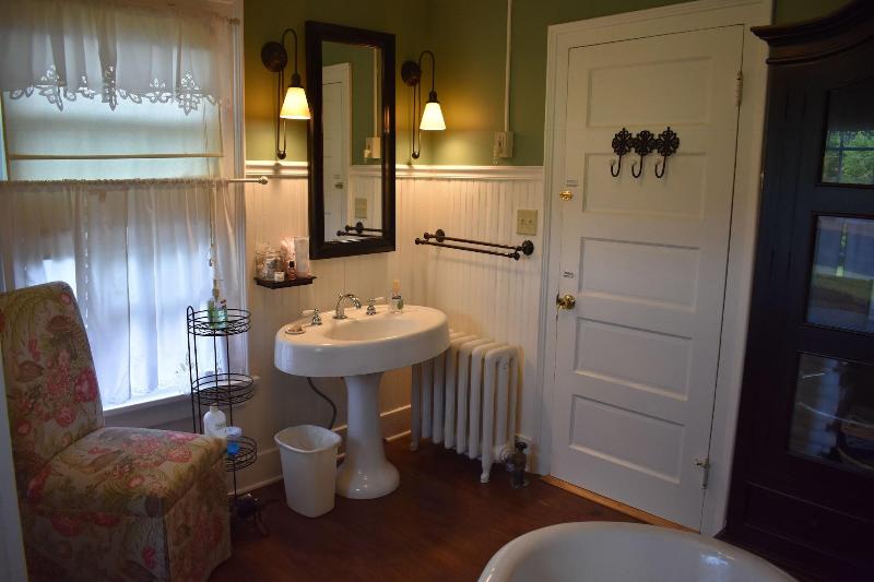 Harbour House Inn image