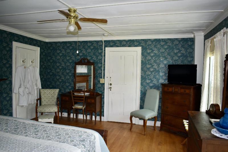 Harbour House Inn image