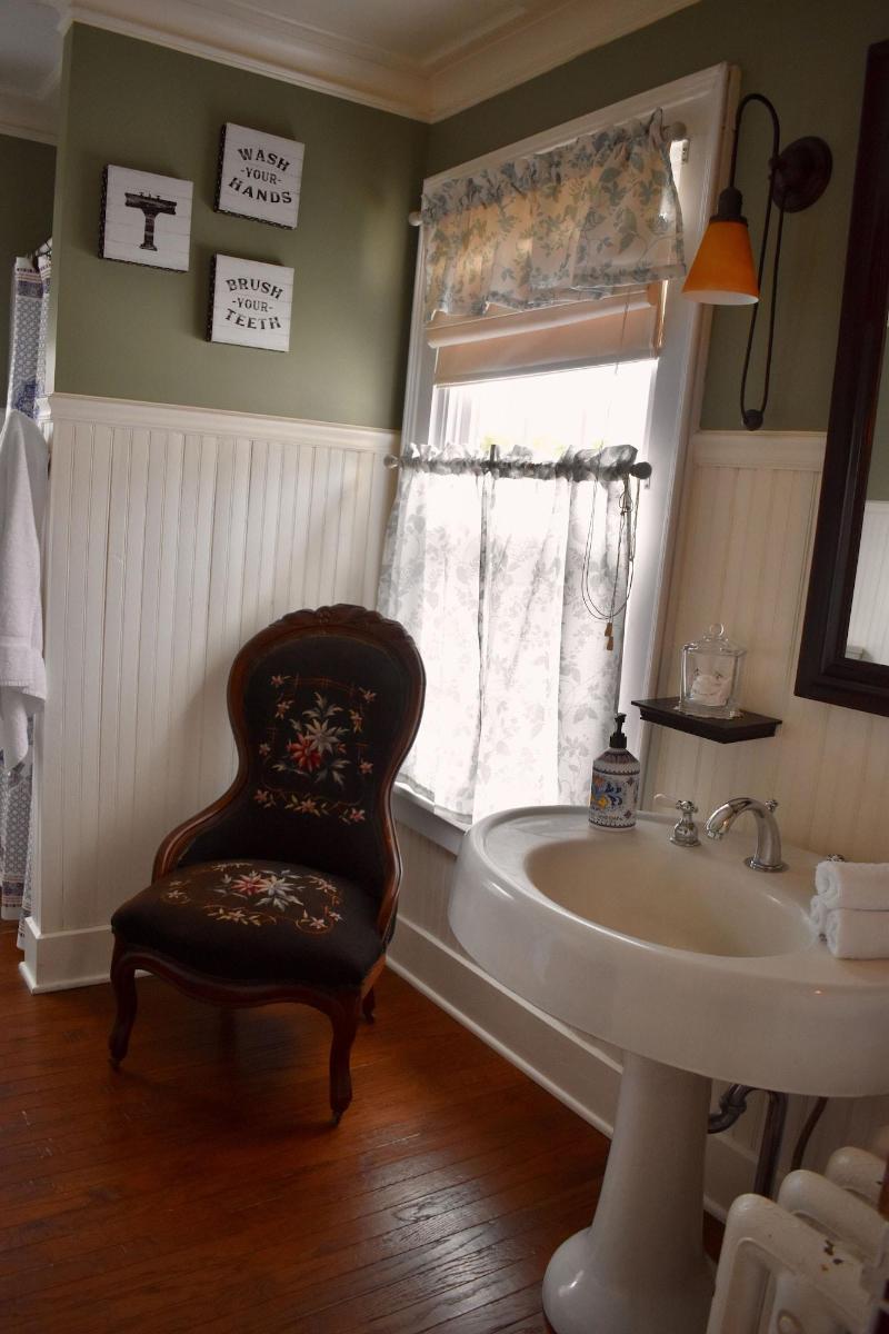 Harbour House Inn image