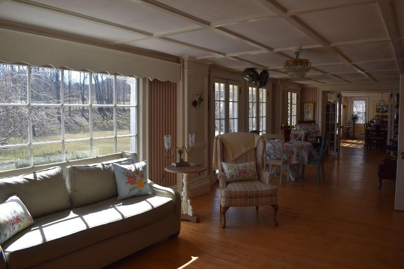Harbour House Inn image