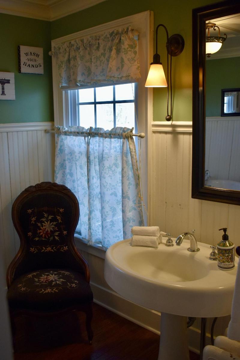 Harbour House Inn image
