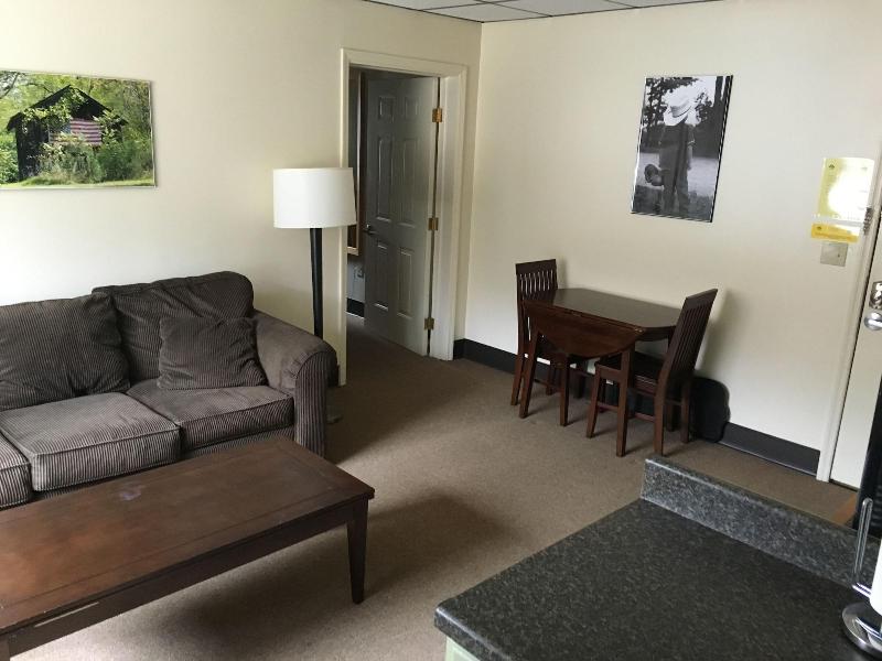 The Montrose Hotel 5