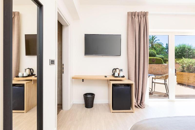 180 South Seaside Hotel image