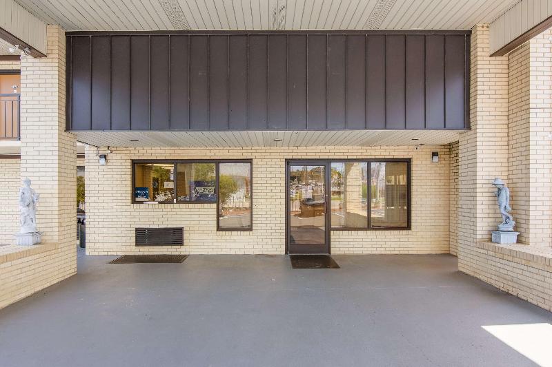 Americas Best Value Inn Wadesboro image 8