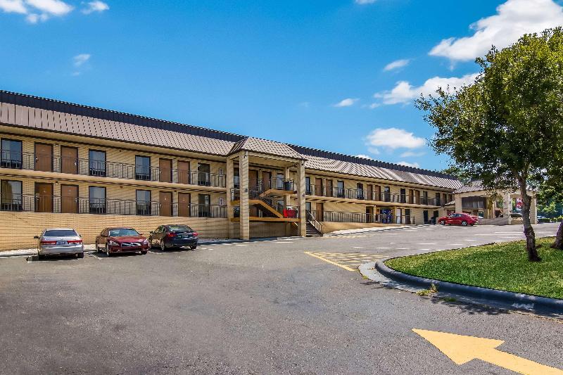 Americas Best Value Inn Wadesboro image 4