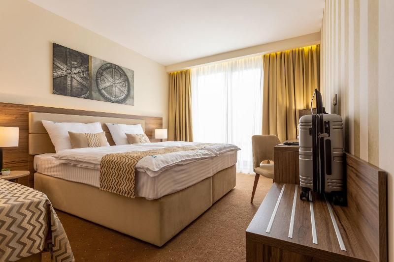 Hotel Nais image