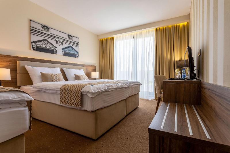 Hotel Nais image