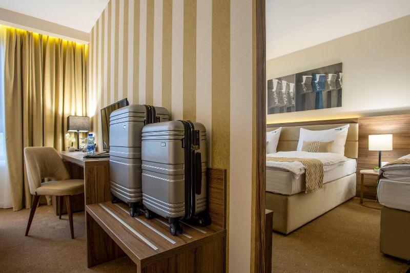 Hotel Nais image