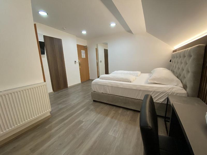 Cirman Rooms image