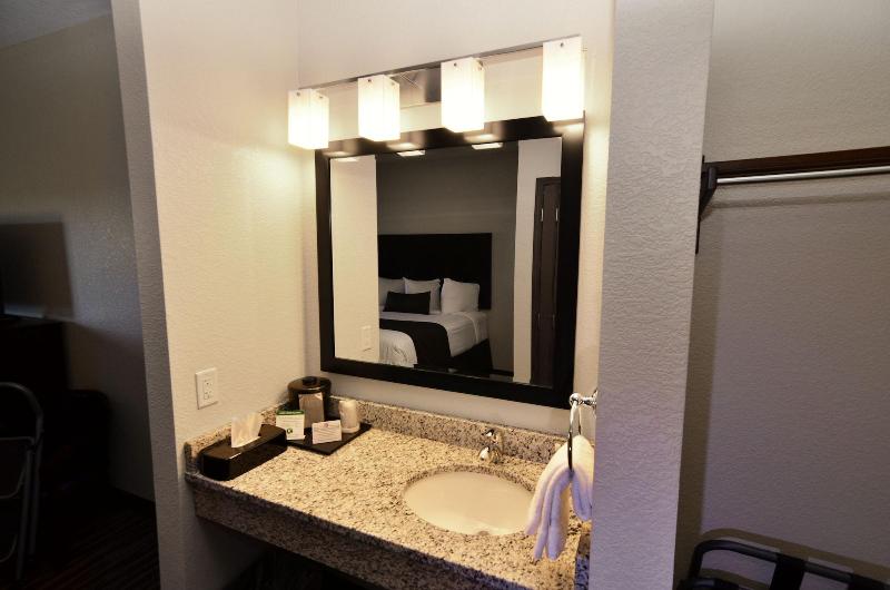 Cobblestone Inn & Suites - Manning image