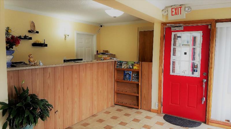 Roadway Inn image