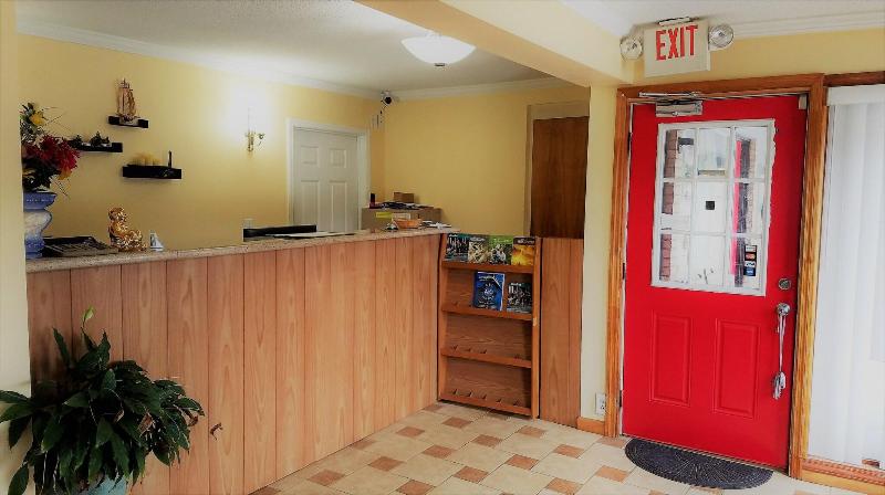Roadway Inn image